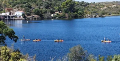 El embalse de Valdeobispo se convierte en un destino turístico de deportes náuticos durante todo el año